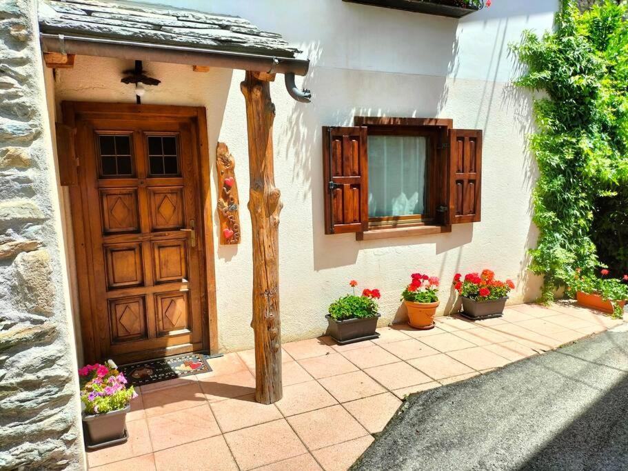 Appartamento Di Montagna Lo Grop Chambave Luaran gambar